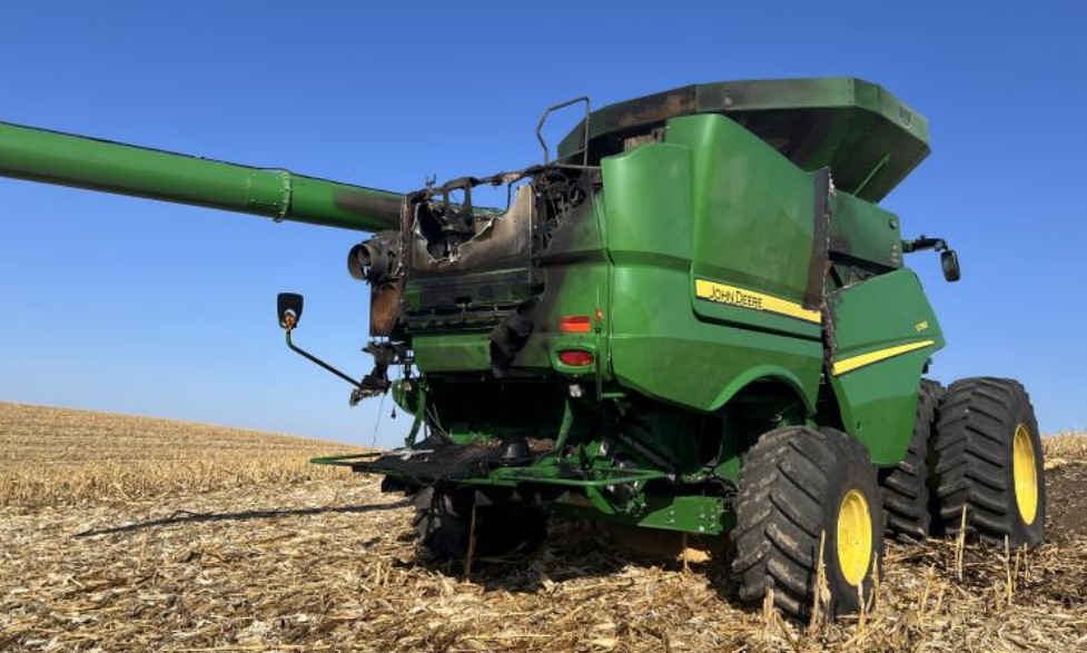2022 John Deere S780 Combine - Image 3