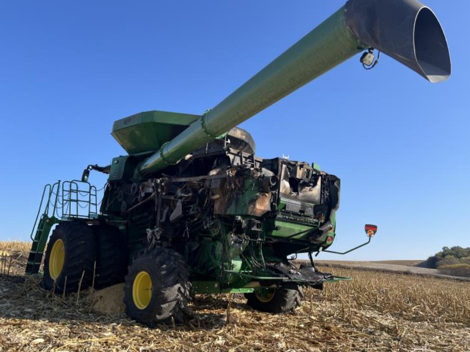 2022 John Deere S780 Combine - Image 4