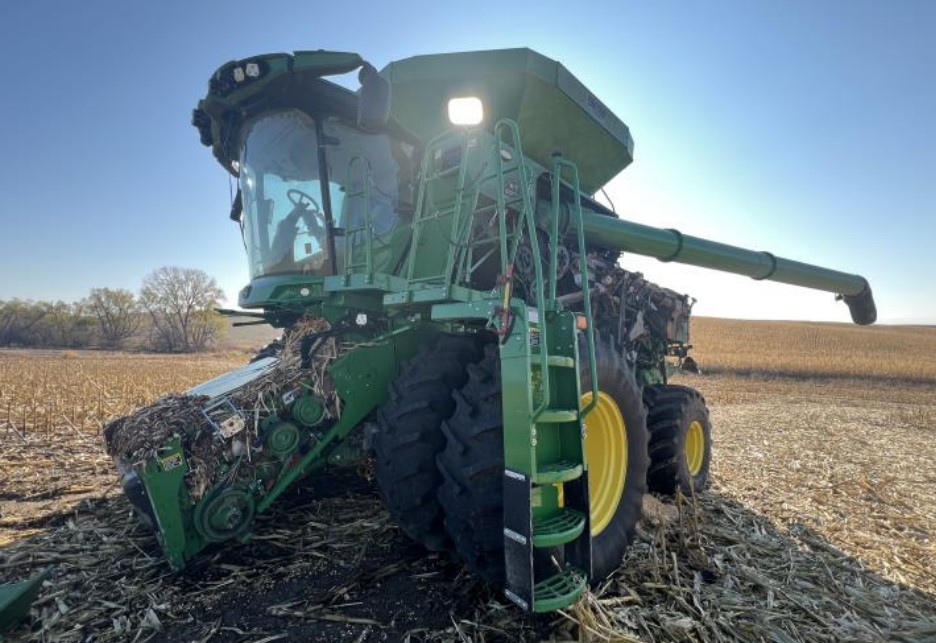 2022 John Deere S780 Combine - Image 6