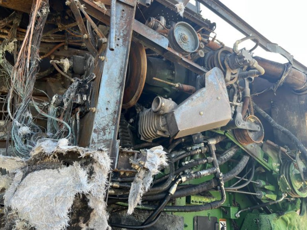 2022 John Deere S780 Combine - Image 9