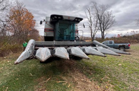 1993 Gleaner R62 Combine - Image 2