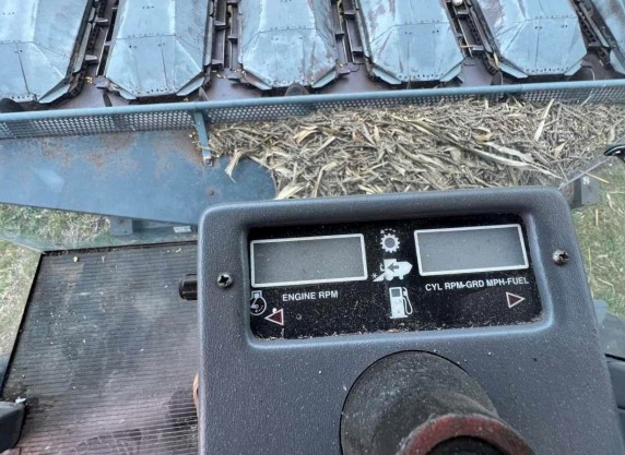 1993 Gleaner R62 Combine - Image 19