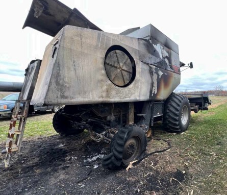 1993 Gleaner R62 Combine - Image 6