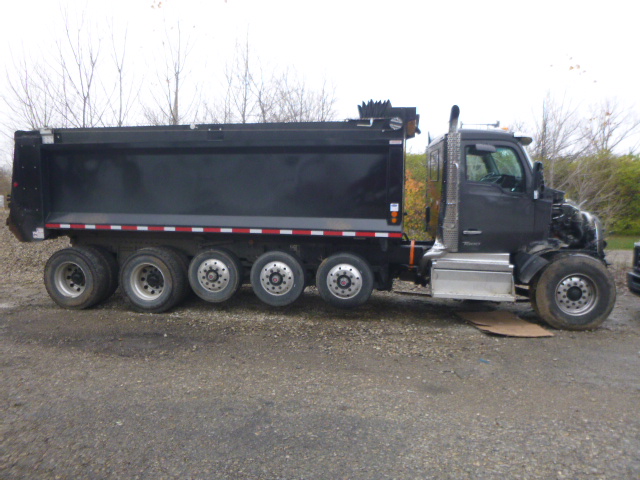 2025 Kenworth T880 Dump Truck - Image 12