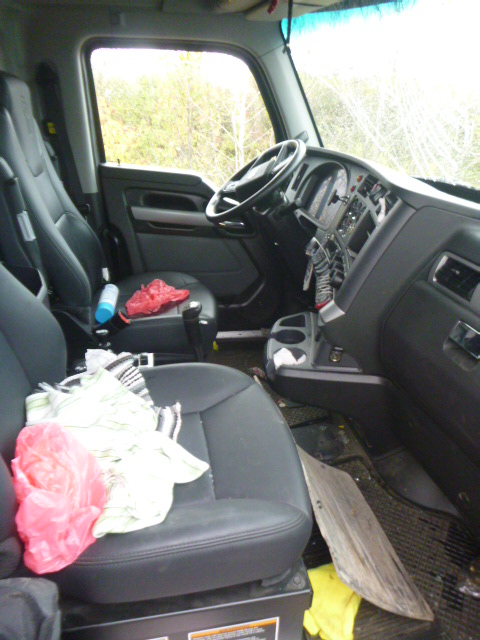 2025 Kenworth T880 Dump Truck - Image 4