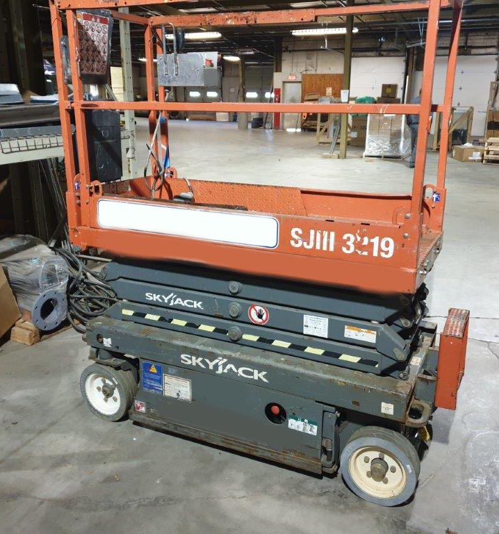 2016 Skyjack SJIII-3219 Scissor Lift - Image 2