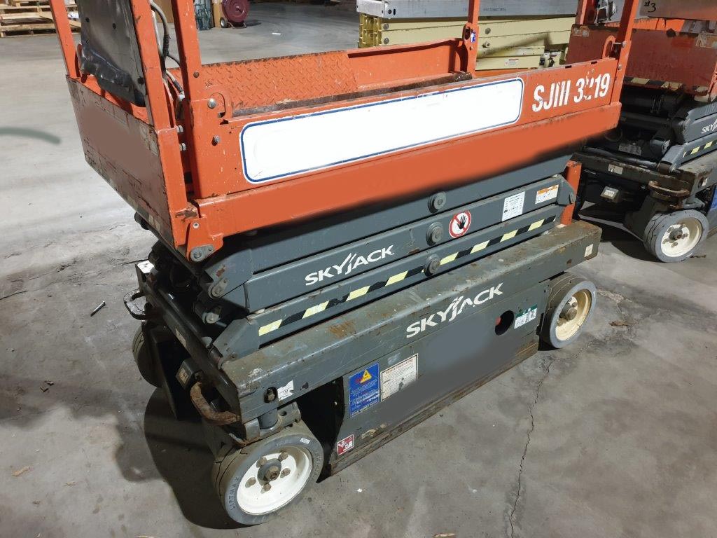 2016 Skyjack SJIII-3219 Scissor Lift - Image 3