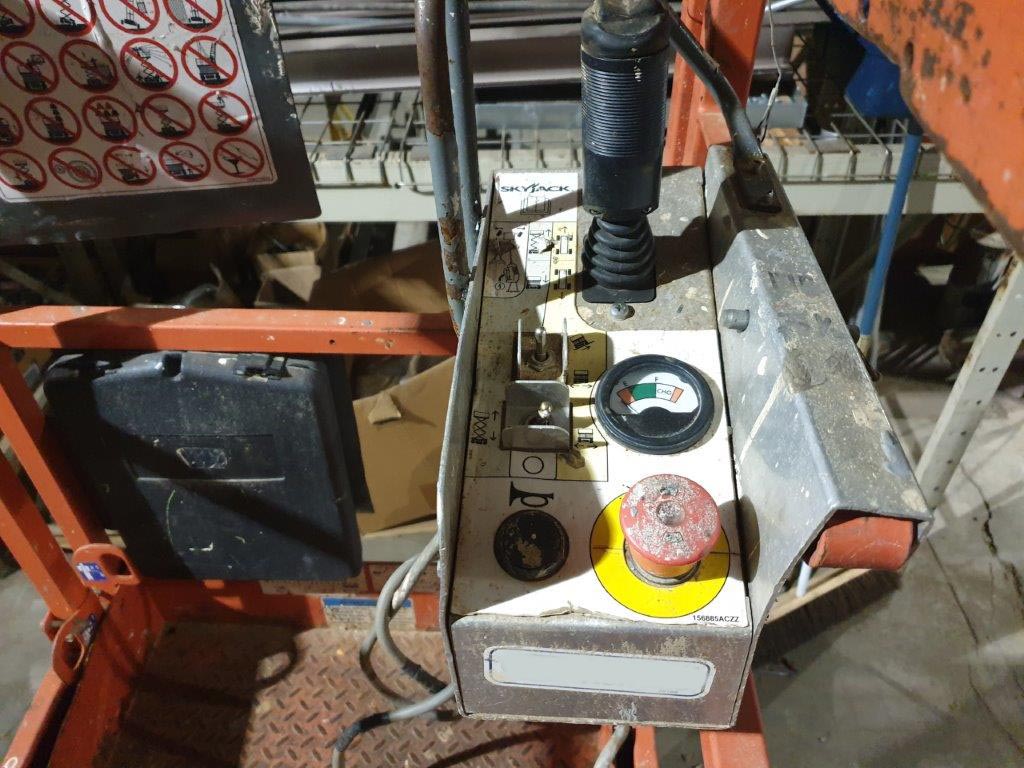 2016 Skyjack SJIII-3219 Scissor Lift - Image 8