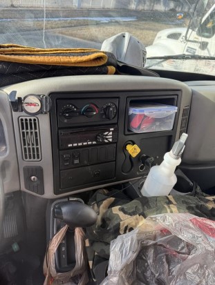2015 International 4300M7 Box Truck - Image 15