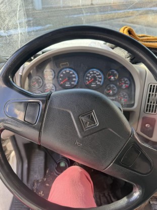 2015 International 4300M7 Box Truck - Image 16