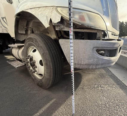 2015 International 4300M7 Box Truck - Image 3