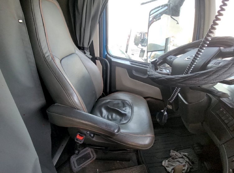 2022 Volvo 760 - Image 9