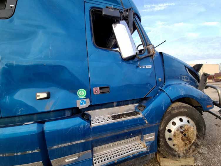 2022 Volvo 760 - Image 12