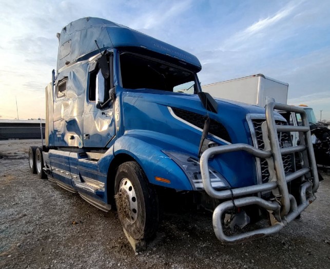 2022 Volvo 760 - Image 2