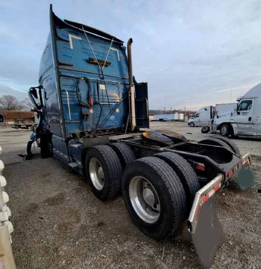 2022 Volvo 760 - Image 3