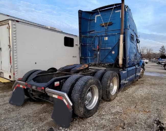 2022 Volvo 760 - Image 4