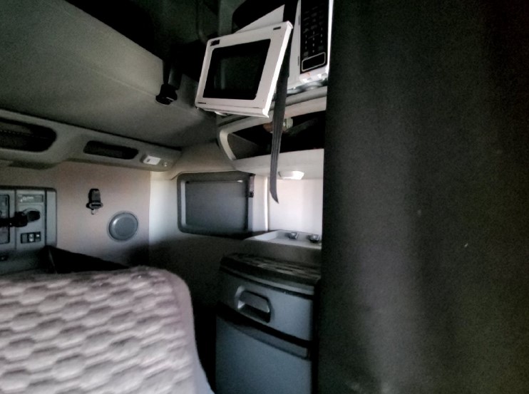 2022 Volvo 760 - Image 7