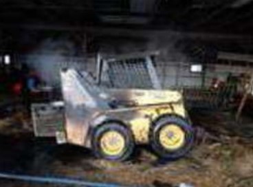 2001 Gehl 5635 SX Skid Steer - Image 6