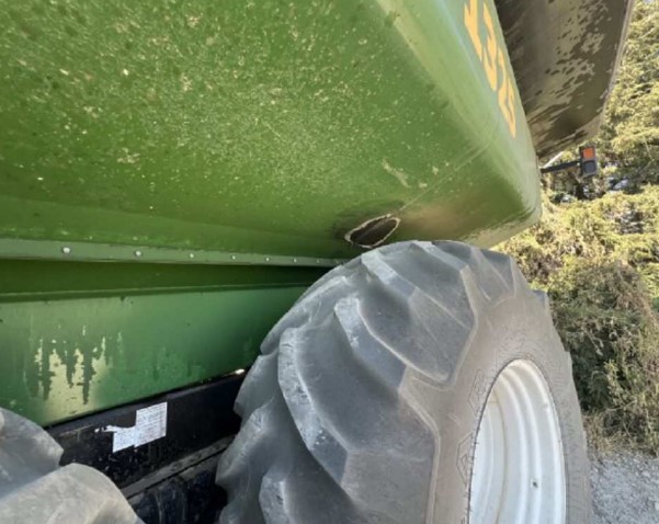 Balzer 1325 Grain Cart - Image 13