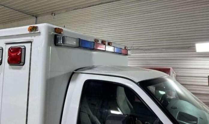 2013 Chevrolet Express 4500 Ambulance - Image 3