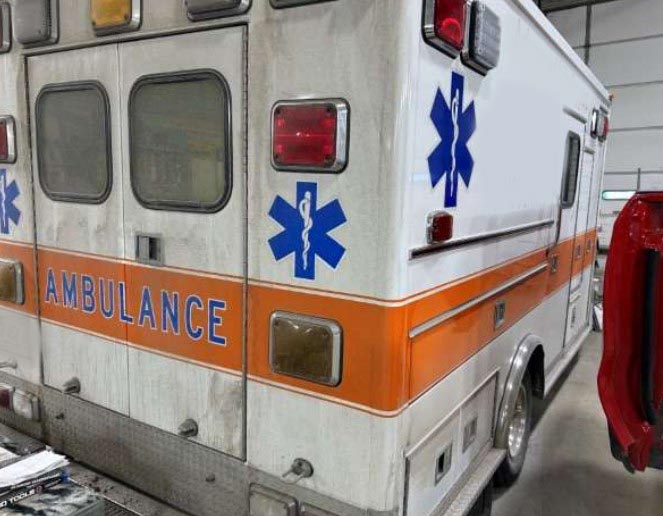 2013 Chevrolet Express 4500 Ambulance - Image 4