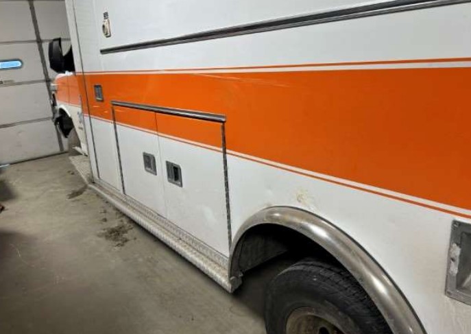 2013 Chevrolet Express 4500 Ambulance - Image 8