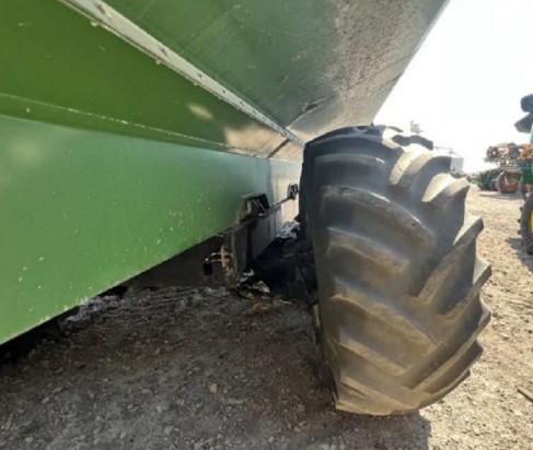 Balzer 1325 Grain Cart - Image 9