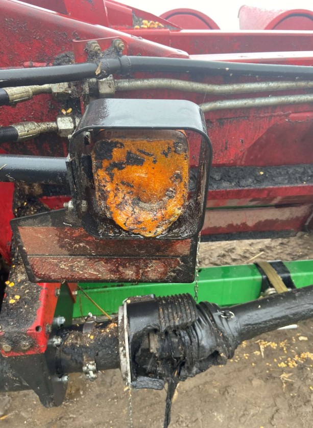 2013 Case IH 8230 Combine with Tracks - Image 12