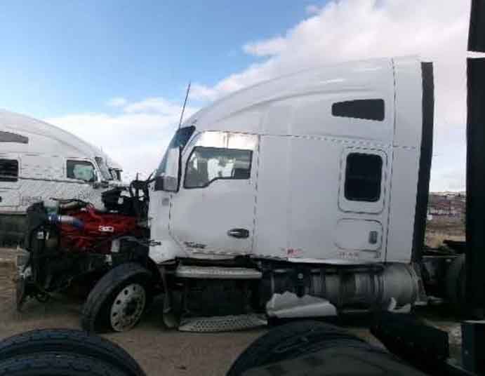 2015 Kenworth T680 - Image 10