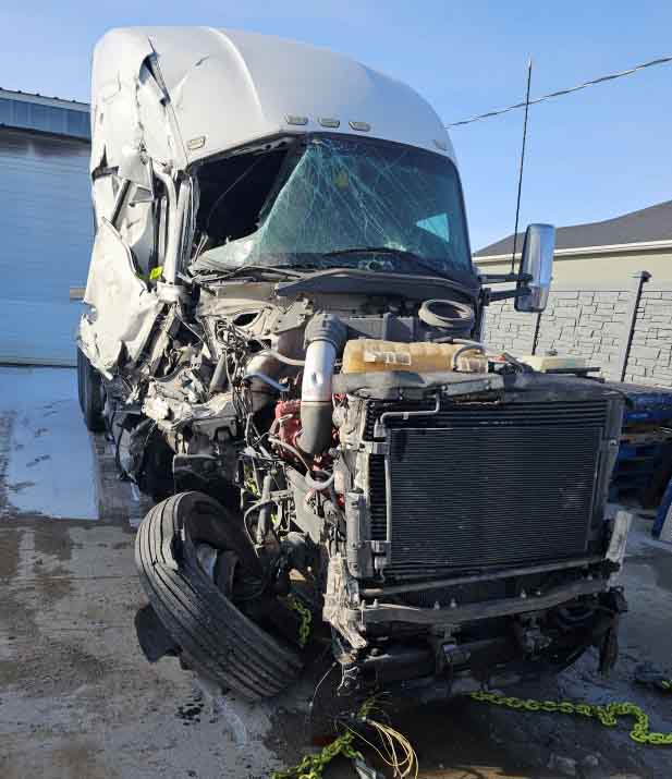 2015 Kenworth T680 - Image 2