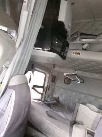 2015 Kenworth T680 - Image 22