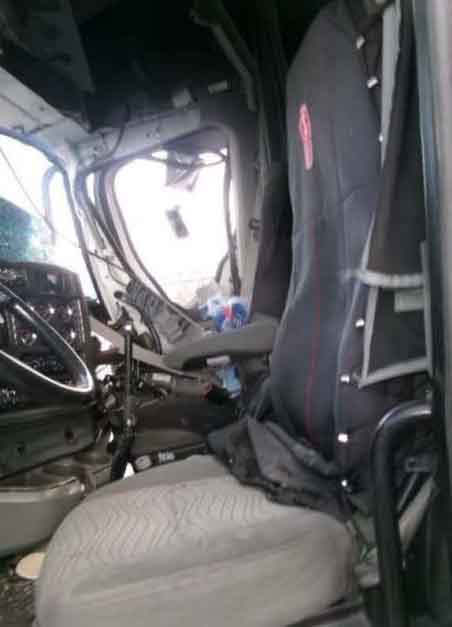 2015 Kenworth T680 - Image 23