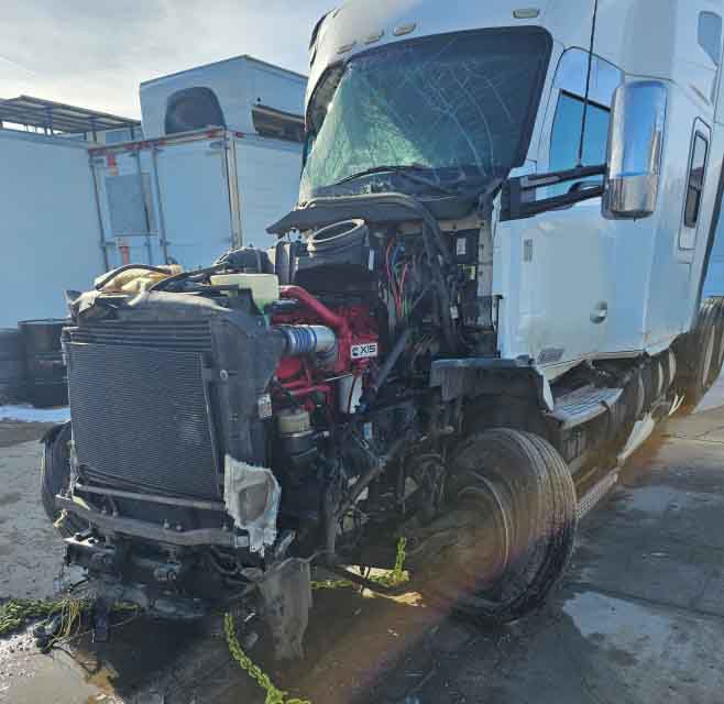 2015 Kenworth T680 - Image 3