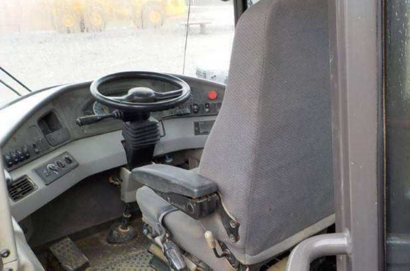 2014 Volvo A35 Articulated Hauler - Image 5