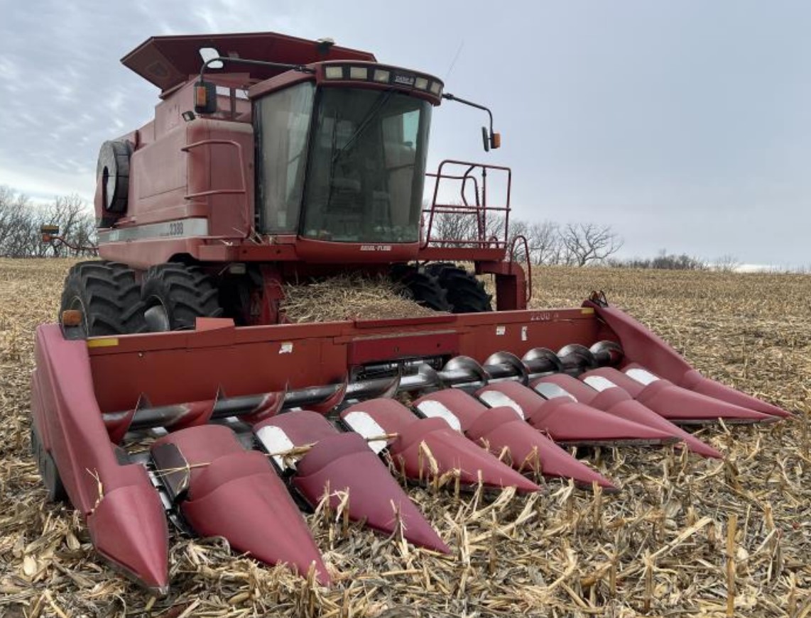 2006 CASE IH 2388 Combine - Image 3