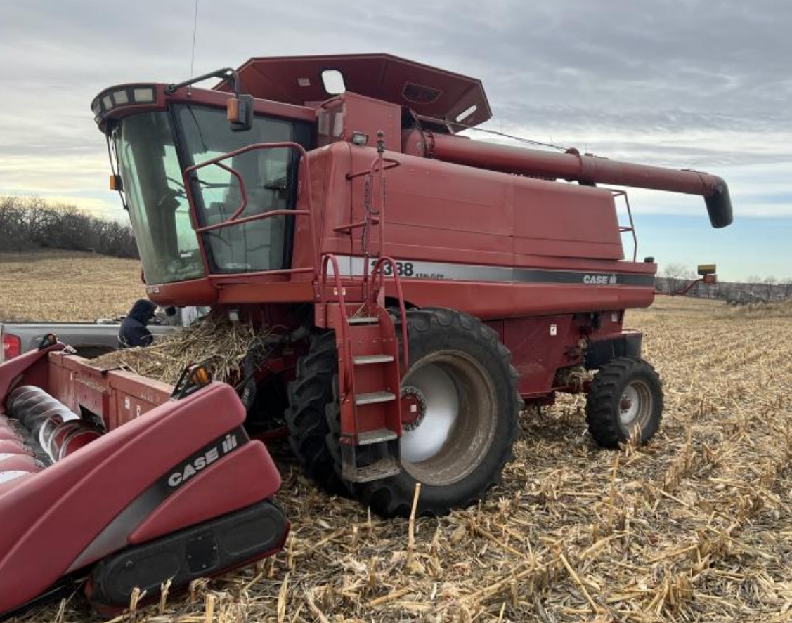 2006 CASE IH 2388 Combine - Image 4