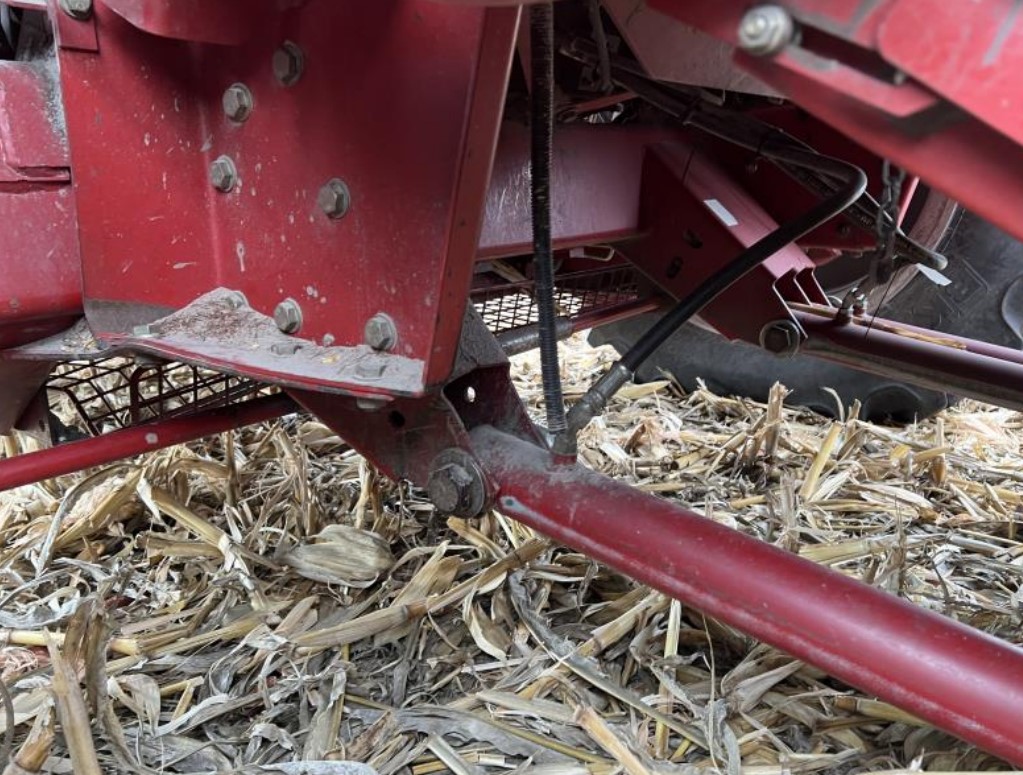 2006 CASE IH 2388 Combine - Image 5