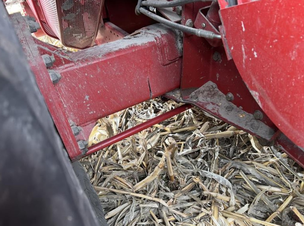 2006 CASE IH 2388 Combine - Image 6