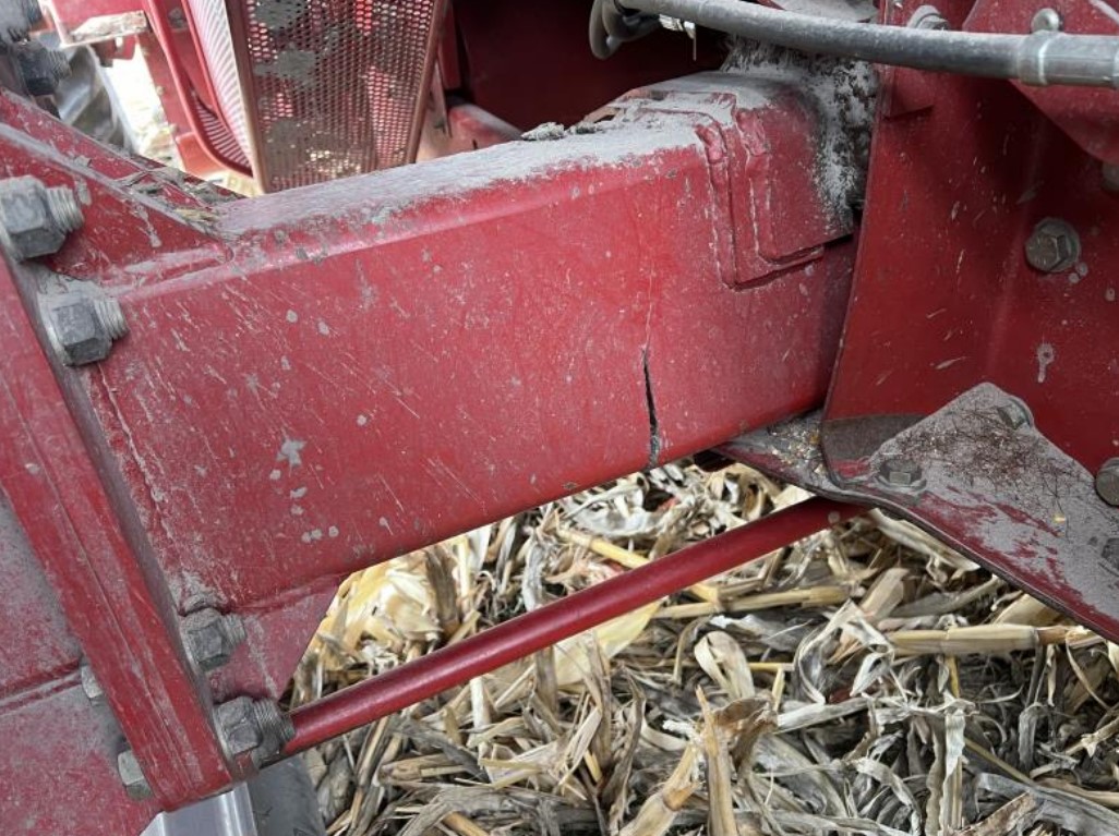 2006 CASE IH 2388 Combine - Image 7
