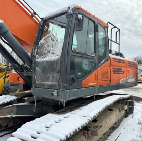2017 Doosan DX350LC Excavator - Image 3