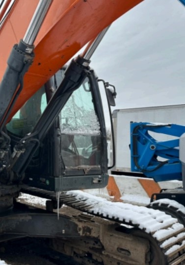 2017 Doosan DX350LC Excavator - Image 4