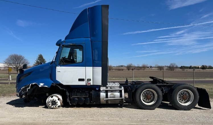 2023 Volvo VNL64T300 - Image 2