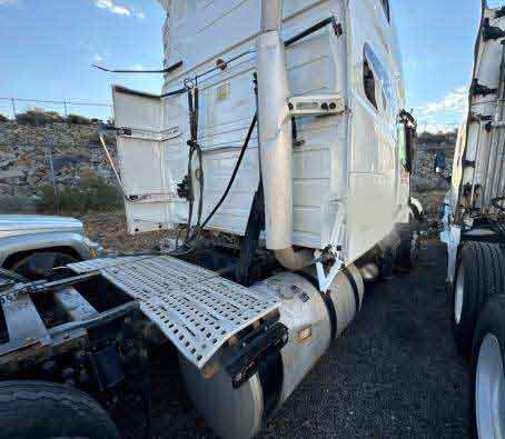 2019 Volvo VNL - Image 9