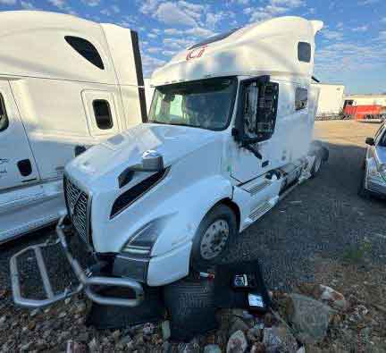 2019 Volvo VNL - Image 2
