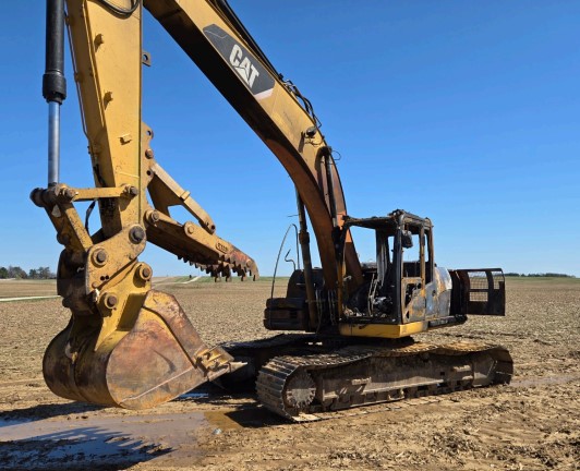 Caterpillar 320 Excavator