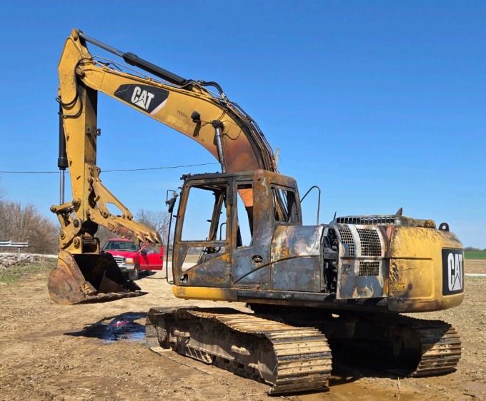 Caterpillar 320 Excavator - Image 5