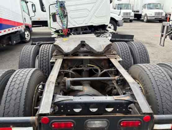 2021 International LT625 - Image 11