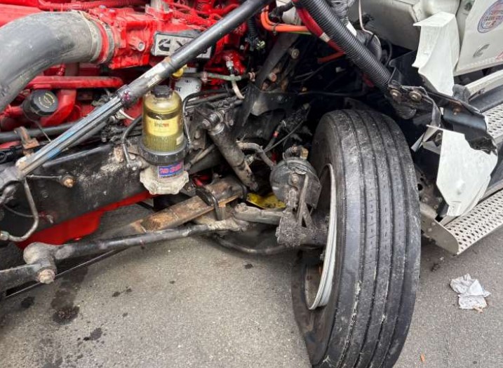 2021 International LT625 - Image 8