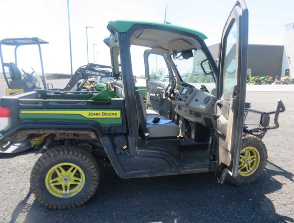 2024 John Deere 835M Utility Vehicle - Image 10