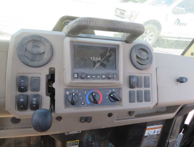 2024 John Deere 835M Utility Vehicle - Image 2